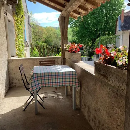 Spacious In A Charming, Tranquil Village Lägenhet