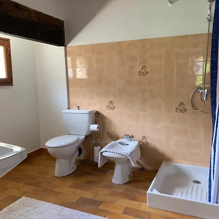 Spacious In A Charming, Tranquil Village Apartment